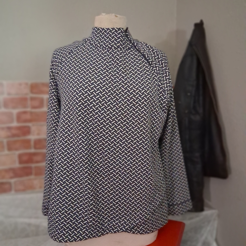 Chic Black and White Patterned Blouse